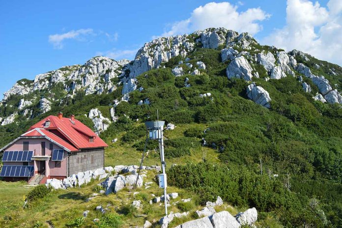 Idila na raskršću mora i planina (2)