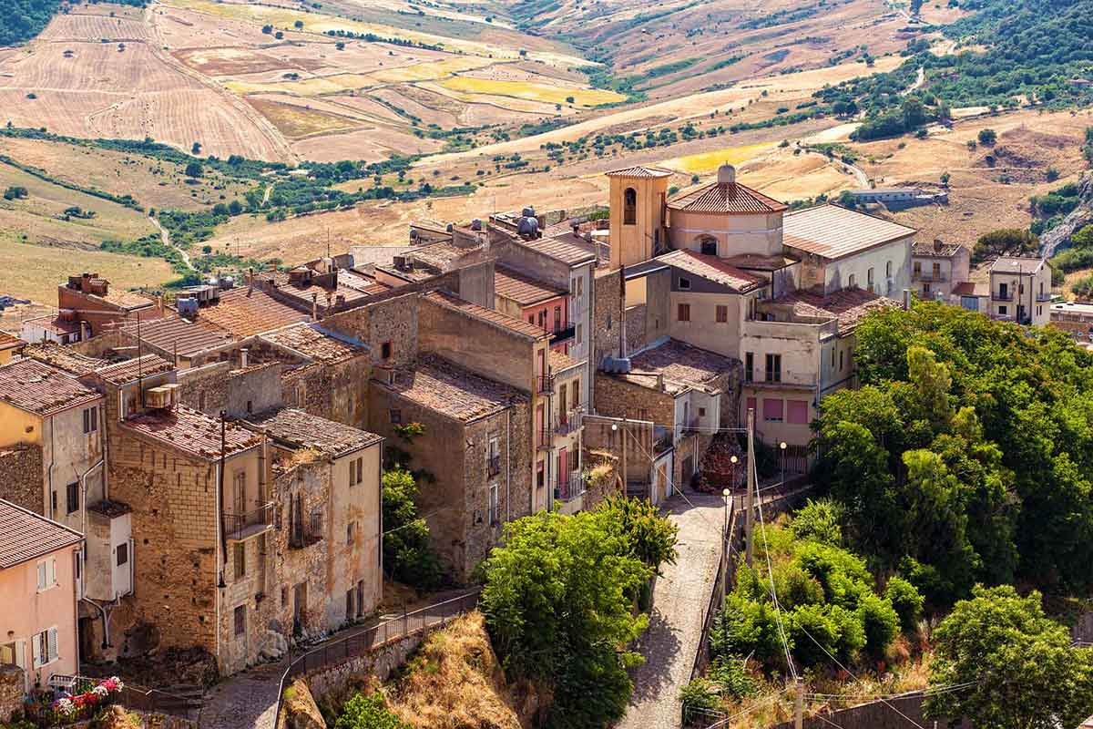 Kupite kuću na Siciliji za jedan evro