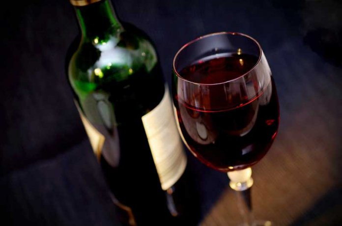 Vino ublažava posledice koronavirusa