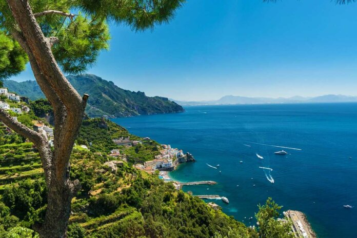 Staza Bogova, put sa pogledom na Mediteran