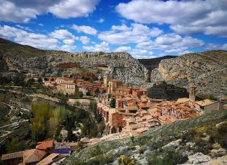 Špansko selo koje je izraslo iz stene Puentedey-spanija