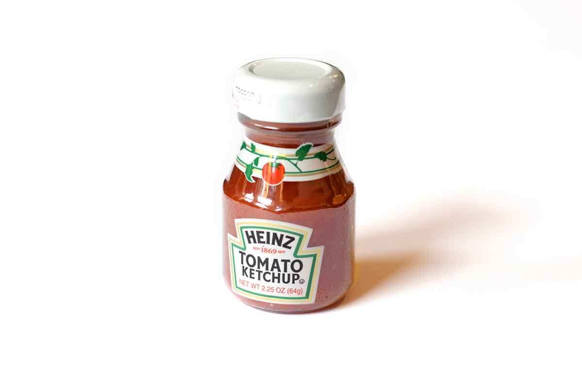 Prvi kečap u boci od papira
