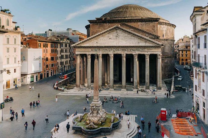 Panteon naplaćuje ulaz turistima rim italija