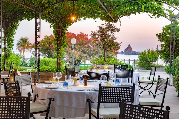 Hotel Palas, Petrovac – porodična oaza na obali mora