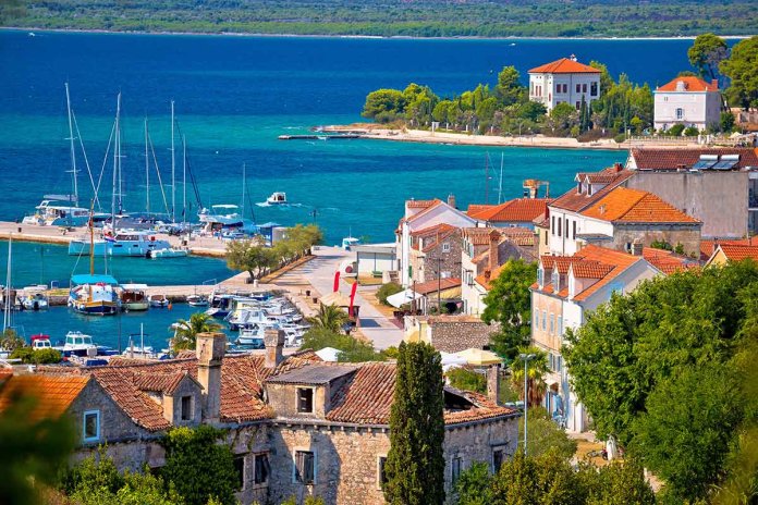 Mediteranska romansa iz komšiluka Zlarin hrvatska Mediteranska romansa iz komšiluka Zlarin hrvatska