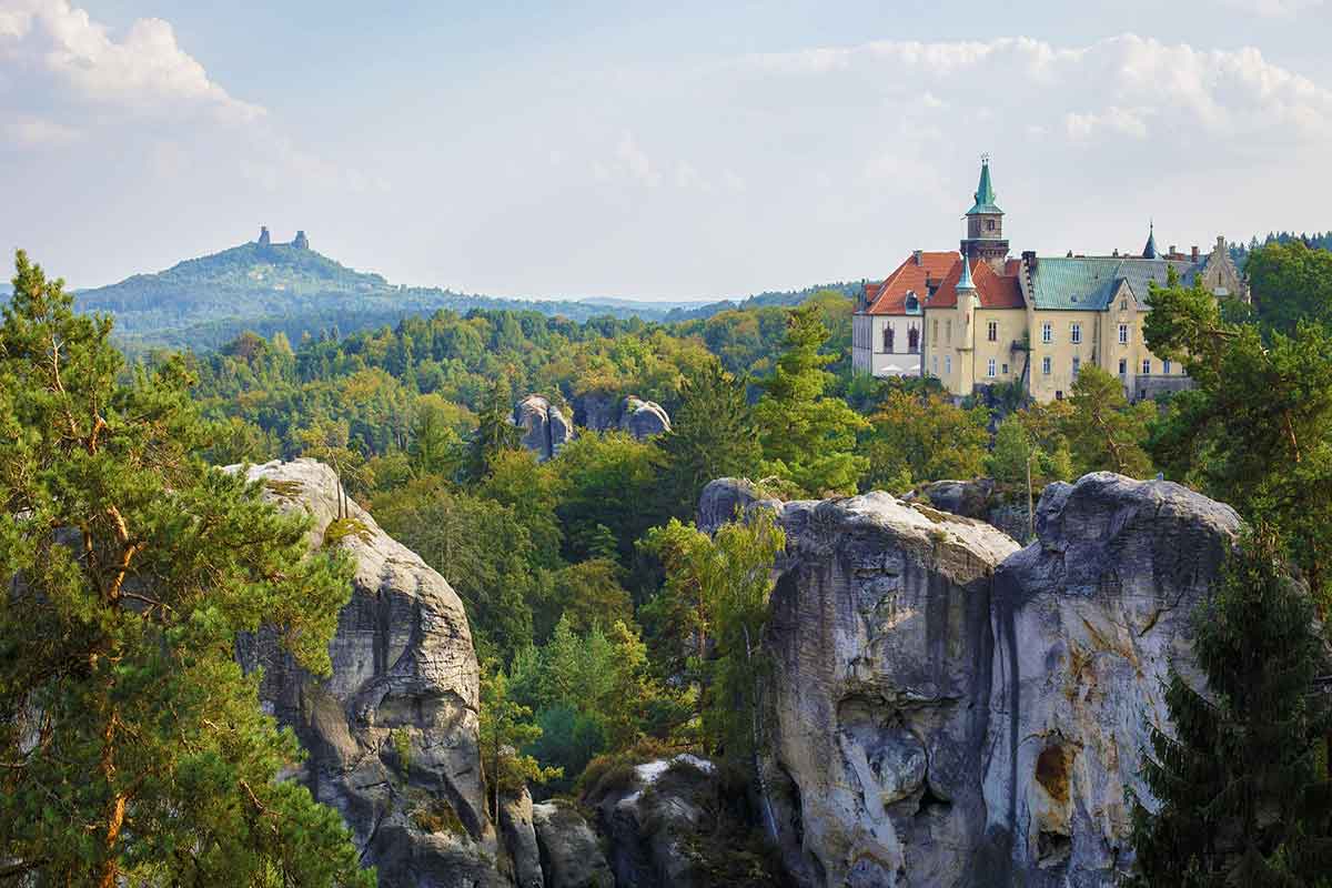 Hruba Skala - dvorac i grad na stenama u Češkom raju