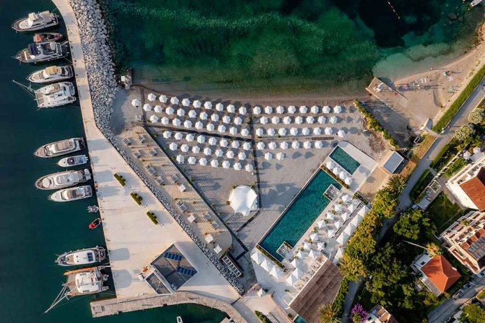 Lazure Hotel & Marina