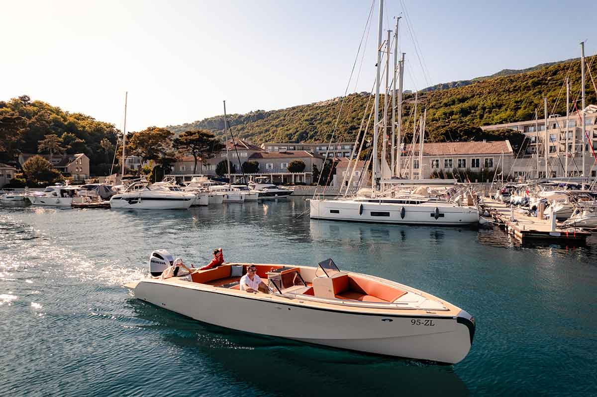 Hotel Lazure & Marina speed boat (3)