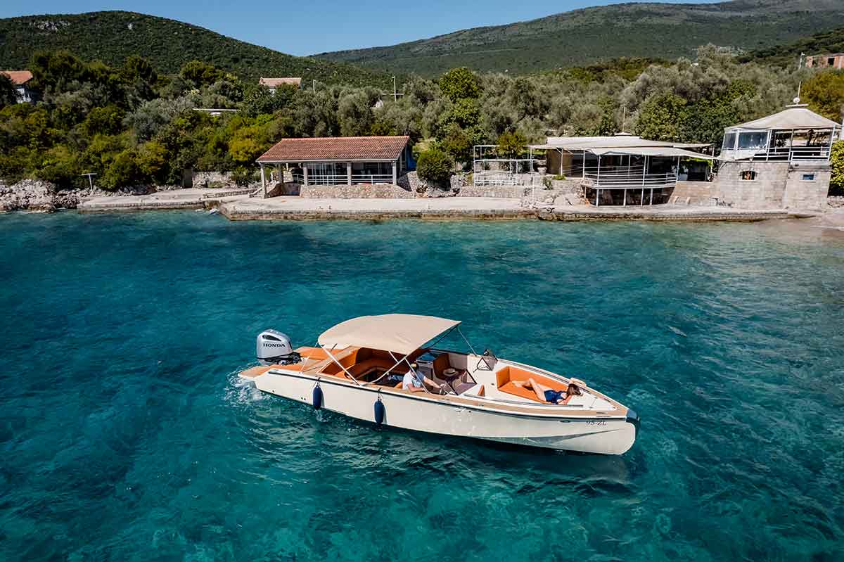 Hotel Lazure & Marina speed boat (3)