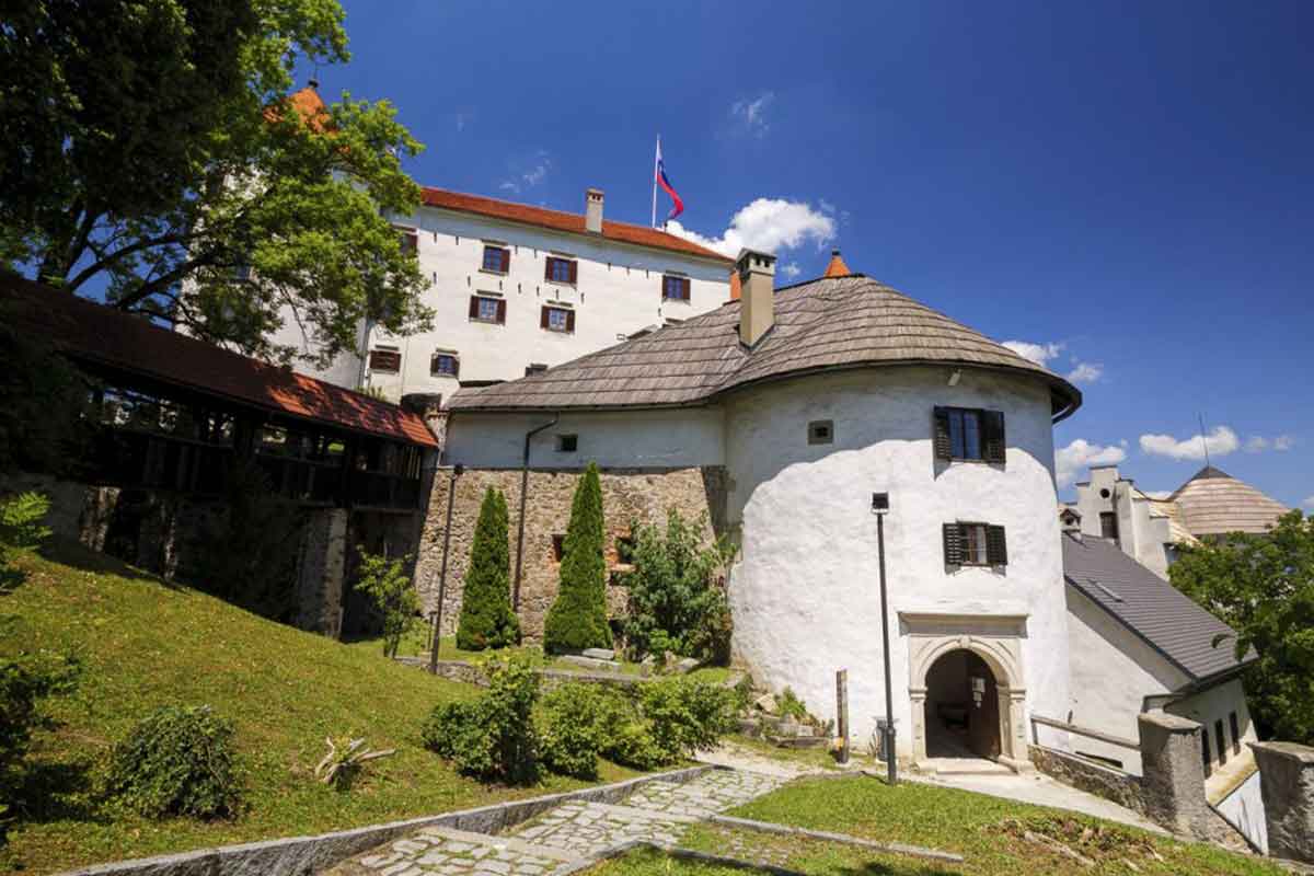 Više od muzeja - Zamak koji čuva istoriju, umetnost, kulturu i industriju (1)