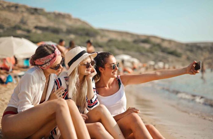 Turisti leto plaza Sezonalnost letnja sezona Turisti leto plaza Sezonalnost letnja sezona