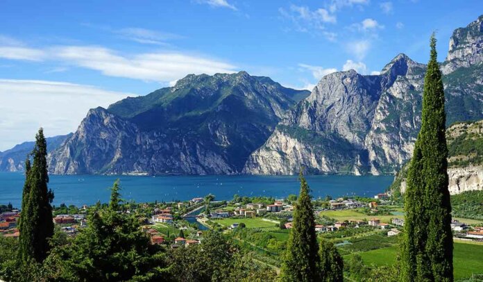 Acro italija jezero garda