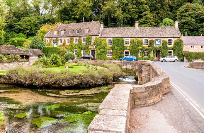 Selo Bajburi (Bibury) engleska
