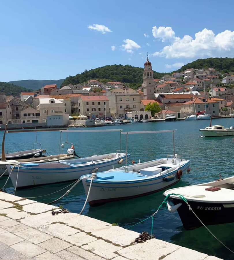 Pučišća – mesto nastalo između ljubavi kamena i mora